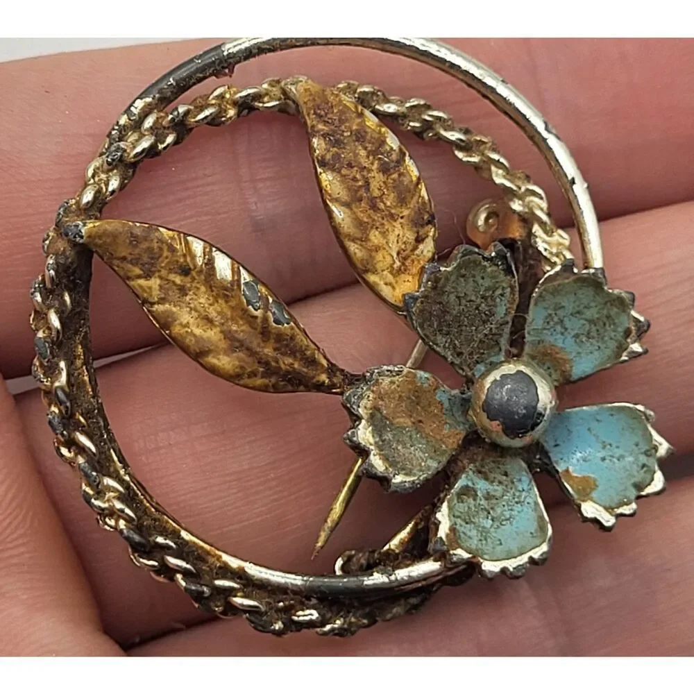 Vintage Worn Blue Enamel Flower Brooch Gold-toned leaves Braided Circular Frame